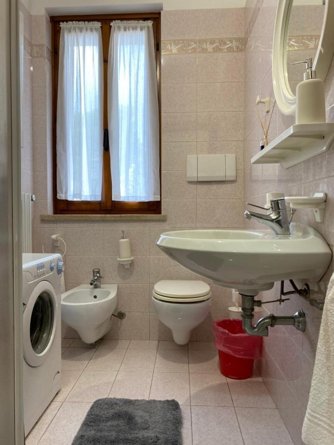 Free Parking - Blue Apartment Vicino Al Centro Сірміоне Екстер'єр фото