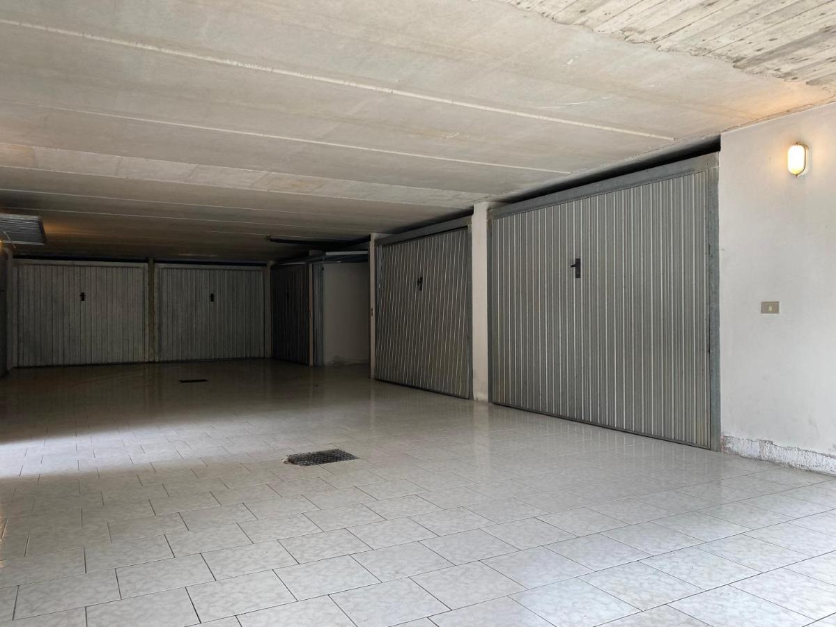 Free Parking - Blue Apartment Vicino Al Centro Сірміоне Екстер'єр фото