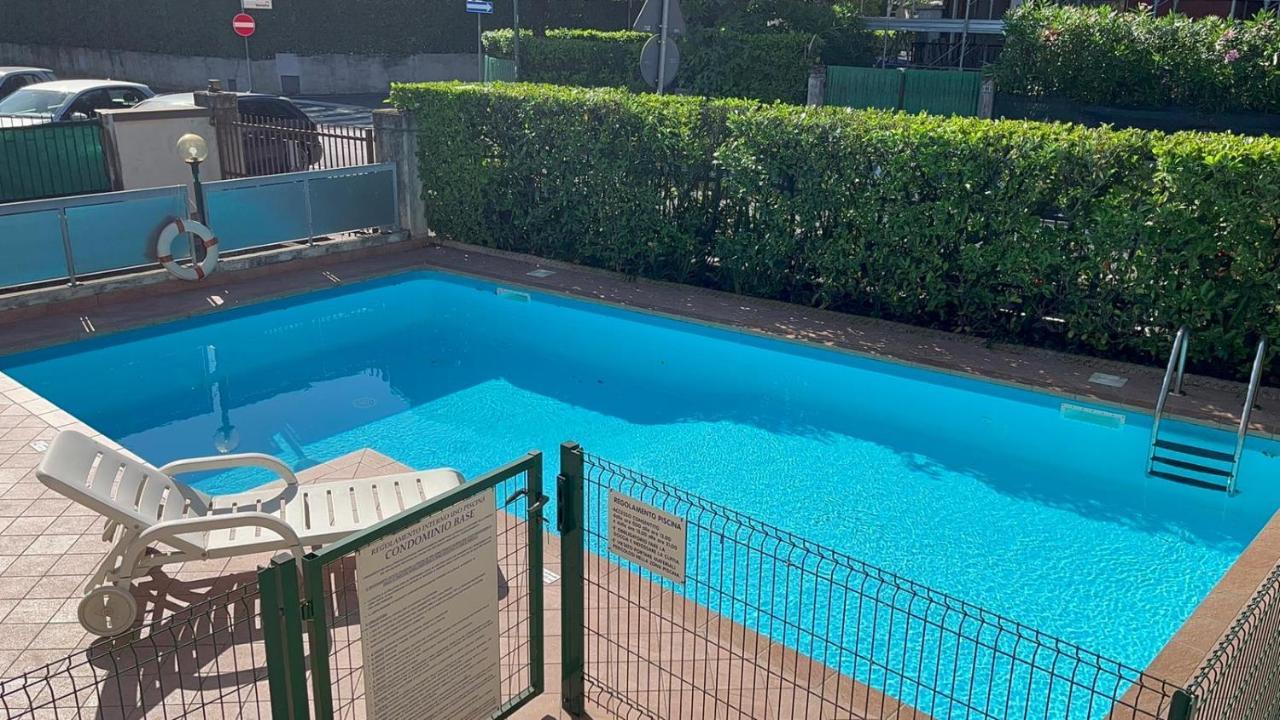 Free Parking - Blue Apartment Vicino Al Centro Сірміоне Екстер'єр фото